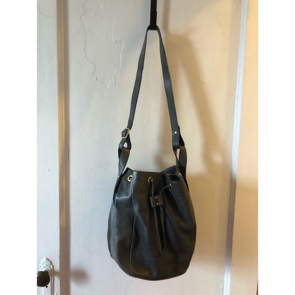 💥💥 SALE Anthropologie leather bucket bag - Picture 2 of 6